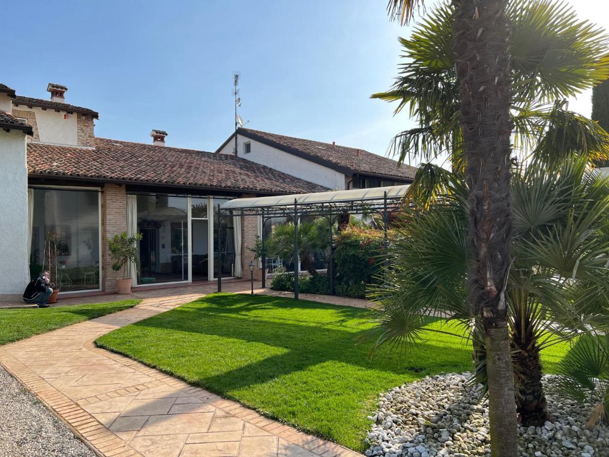 B&B Corte Delle Rose Castiglione Delle Stiviere Eksteriør billede