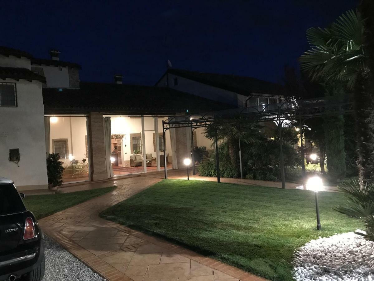 B&B Corte Delle Rose Castiglione Delle Stiviere Eksteriør billede
